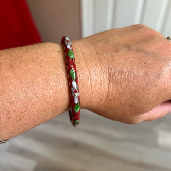 4/$100 vintage cloisonné Floral Red and Green Bangle Bracelet 6.5 inches ❤️ - Picture 1 of 5